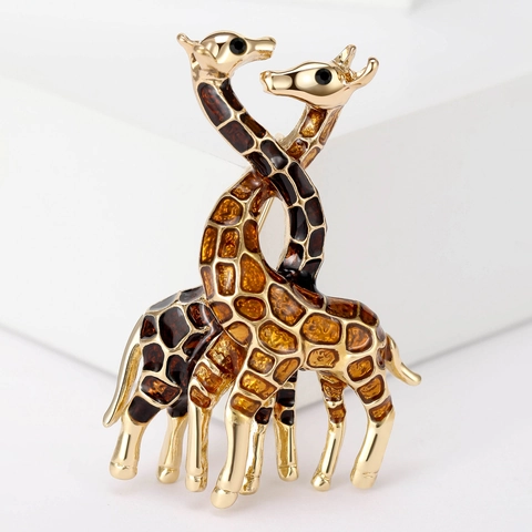 Cute Double Giraffe Brooch Alloy Enamel Animal Lapel Pin Fashion Gold Plated Jewelry Accessories For Women Suits