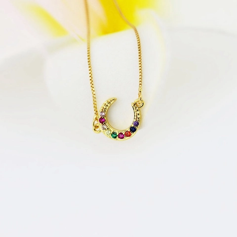 Luxus Kupfer Sichelmond Halskette Vergoldet Regenbogen Zirkonia Eingelegt Geometrische Anhänger Halskette Für Damen Mode Schmuck