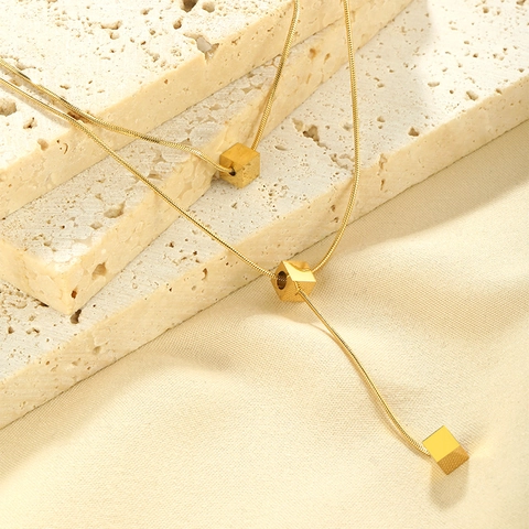 Collier Pendentif Cube Double Couche en Acier Inoxydable Minimaliste pour Femme Chaîne Serpent Plaquée Or Bijoux Géométriques