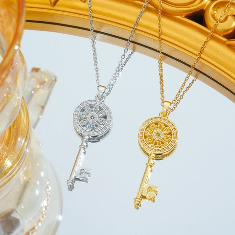 Collana Con Ciondolo a Chiave in Acciaio al Titanio Per Donna Lusso Strass Pavé Regolabile Catena a O Eleganti Gioielli