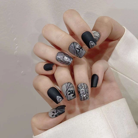 Kurze Trapezform Aufpressnägel Matt Schwarz Silber Metallic 3D Katzenauge Textur Handgefertigte Kunstnägel Für Frauen