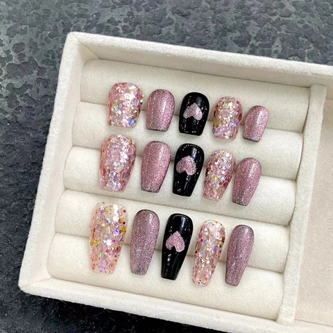 Ongles À Presser Faits À La Main Rose Oeil De Chat Motif Coeur Forme Cercueil Paillettes Brillantes Style Doux Et Cool Pour Femmes