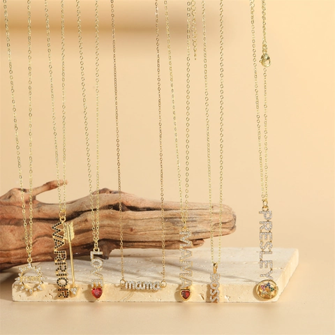 Collar de Pendiente de Letra de Cobre Chapado en Oro Circonia para Mujer Vintage Hip Hop MAMA BOSS LOVE Letra Corazón Sol Flecha Joyería Regalo