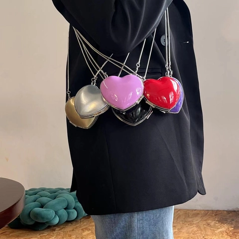 Mode Herzförmige Mini Kette Umhängetasche Glänzendes PU Leder Kleine Schultertasche Für Damen Süße Ins Stil Tägliche Handtasche