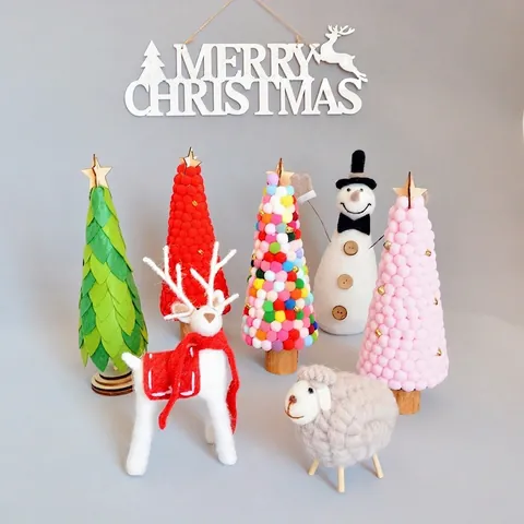 Mini Sapin De Noël Décoration De Bureau En Feutre De Laine Pompons En Peluche Avec Base En Bois Étoile Décor