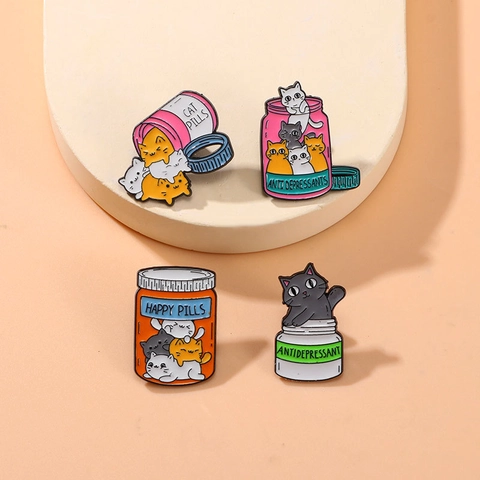 Süße Cartoon Katze Emaille Pin Happy Pills Medizinflasche Legierung Brosche Für Rucksack Kleidung Zubehör Schmuck Geschenk