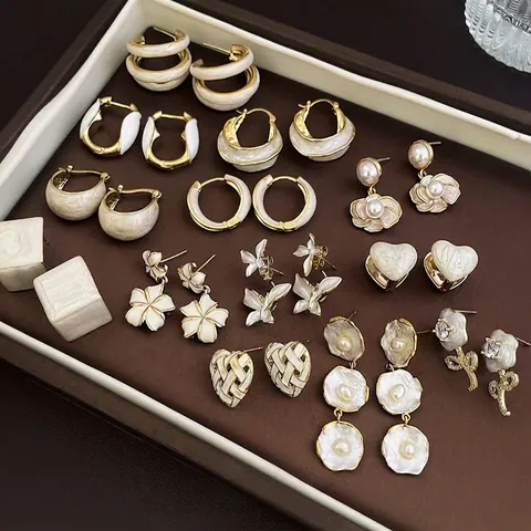 French Retro Stud Earrings Alloy Enamel Faux Artificial Pearl Flower Heart Butterfly Geometric Women Jewelry Silver Earring Post