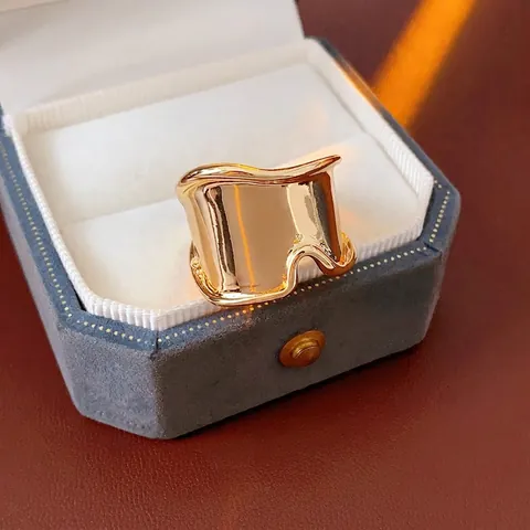 Minimalistischer Unregelmäßiger Wellenring Breitbandring Für Damen Vergoldete Legierung Offener Verstellbarer Ring