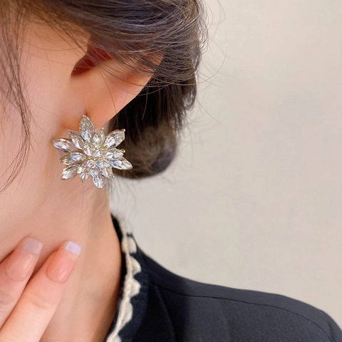 Orecchini A Lobo Fiore Eleganti Rame Zircone Gioielli Scintillanti Con Perno In Argento Sterling 925 Per Donna