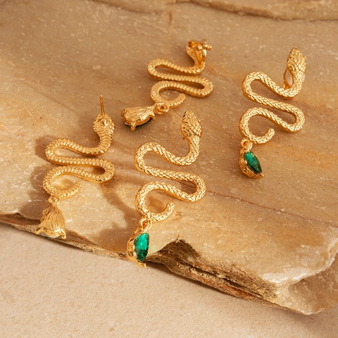 Goldene Schlangen-Ohrhänger Mit Grünen Strasssteinen Birnenförmigem Edelstein Silber-Ohrstecker Und Clips Für Damen