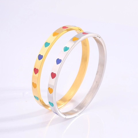 Bracelet Jonc en Acier Titane à la Mode pour Femmes Bracelet à Boucle en Émail de Cœur de Luxe Bijou de Design de Niche Coloré