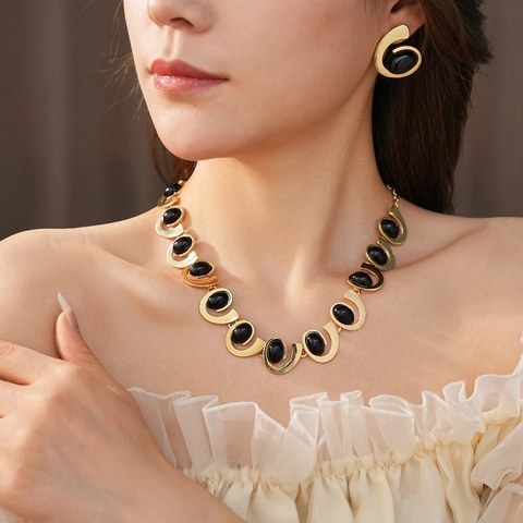 Set Collana Orecchini Lega Resina Nera Ovale Geometrica Con Perno In Acciaio Gioielli Stile Vintage Per Donna