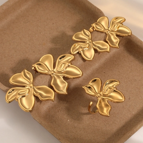 18K Gold Plated Stainless Steel Large Flower Stud Earrings Ring Necklace Set For Women Niche Design Floral Jewelry Accessory