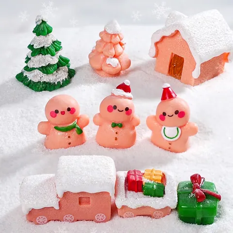 Miniature Natalizie In Resina Omino Di Pan Di Zenzero Casa De Neve Treno Micro Paesaggio DIY Ornamenti Da Scrivania Rosa Festivo