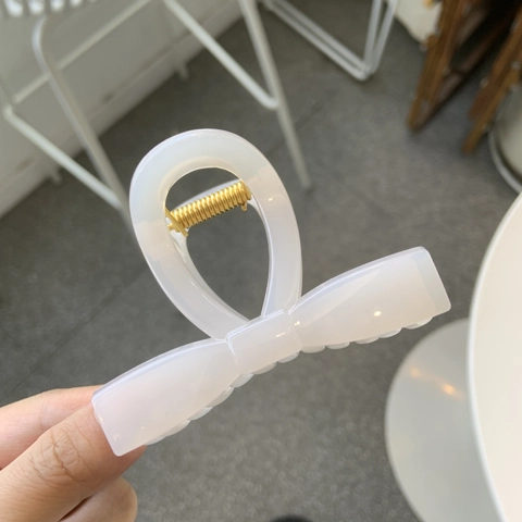 Elegant Bow Hair Claw Clip Plastic Resin Strong Hold Medium Korean Style Fashion Accessory For Women