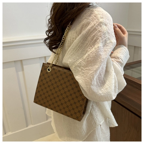 Vintage Monogram PU Leather Tote Bag Gold Chain Shoulder Bag Large Capacity Horizontal Square Commute Bag For Women