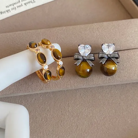 Orecchini A Cerchio Retrò In Pietra Occhio Di Tigre Placcati Oro Cuore Zircone Fiocco Con Perno In Argento Donna