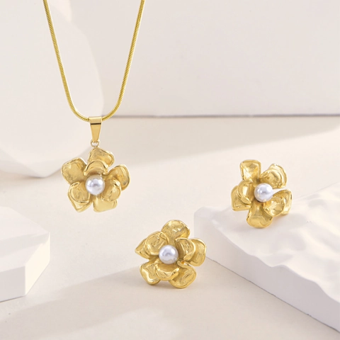 Juego de Joyas Vintage Francés Flor de Camelia Acero de Titanio Perla Artificial Collar con Colgante Pendientes Mujer