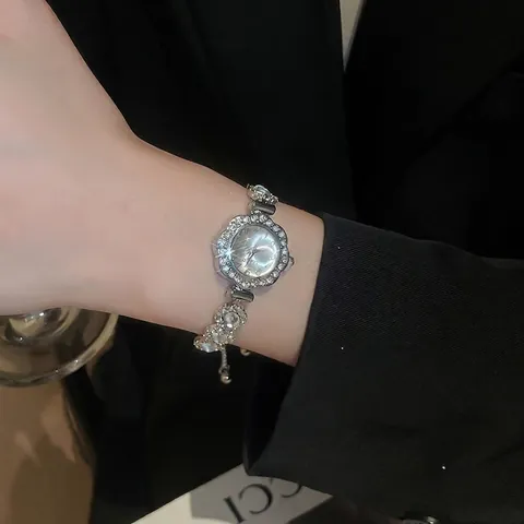 Elegant Women Quartz Watch Floral Bezel Rhinestone Inlaid Adjustable Drawstring Alloy Bracelet Watch Silver Tone