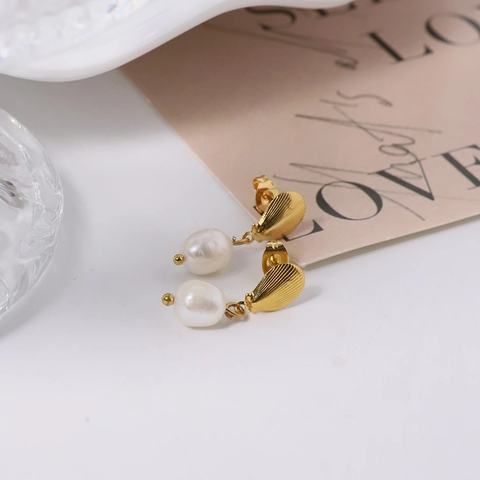 Natural Artificial Pearl Drop Earrings Shell Shape Titanium Steel Gold Plated Vintage French Style Niche Jewelry