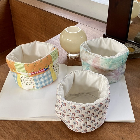 Gewatteerde Katoenen Opbergmand Cilindrische Desktop Organizer Voor Cosmetica Make-up Huidverzorging Bloemenpatroon