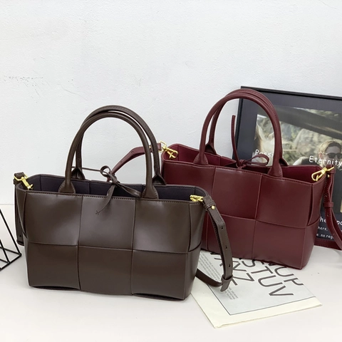 Woven Tote Bag Split Leather Large Capacity Handbag Women Commute Dual Handles Detachable Strap Interior Pouch