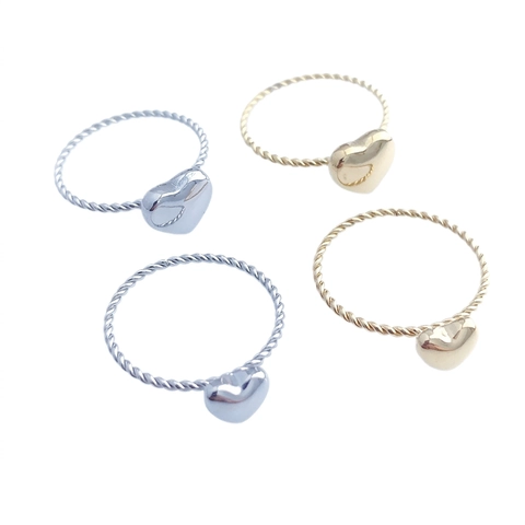 Minimalistischer Herzring Aus Edelstahl Mit Gedrehtem Seilband Polierter Metallschmuck Für Frauen