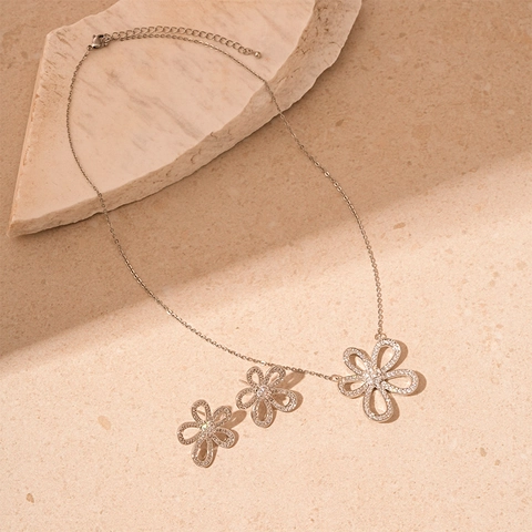 Hollow Flower Pendant Clavicle Necklace Copper Zircon Silver Plated Elegant Commuter Party Jewelry For Women Girls