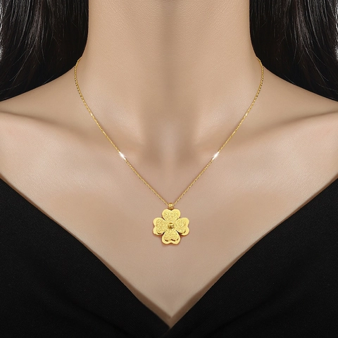 Collana Con Pendente A Quadrifoglio In Acciaio Al Titanio Smerigliato Gioielli Minimalisti Da Donna