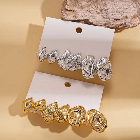 Irreguläre Geometrische Ohrstecker Mit Silver Earring Post Legierung Metallisch Flüssigmetall Falten Design Modeschmuck Für Frauen