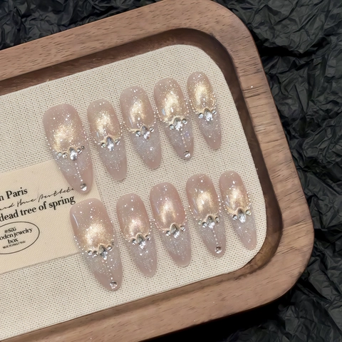 Kunstnagels Met Kattenoog Effect Gradiënt Strass Amandelvormig Lang Luxe Franse Stijl Elegant Glimmend