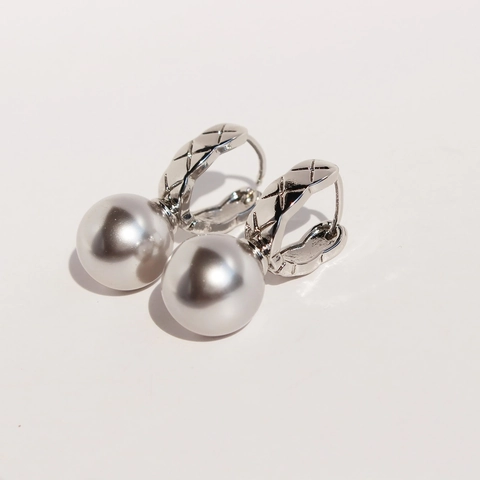 Elegant Quilted Pattern Artificial Pearl Drop Earrings Copper Gold Plated Vintage U-Shaped Ear Clips For Women Fashion Accessory