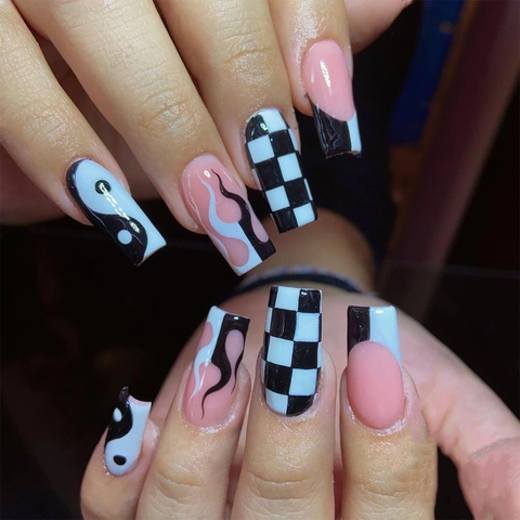 Faux Ongles Longs Coffin Motif Flamme Yin Yang Damier Rose Noir Blanc Design Mixte Cool Girl Manucure DIY