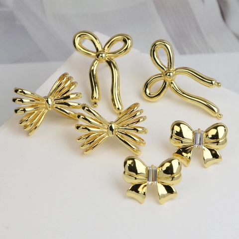Elegant 18K Gold Plated Copper Bow Knot Stud Earrings For Women Shiny Rhinestone Inlaid Butterfly Jewelry Gift