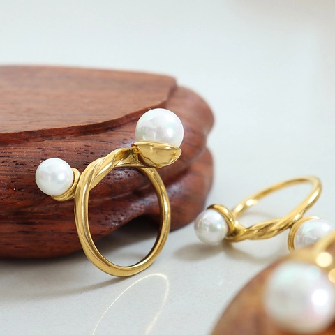 Twisted Knot Ring 18K Gold Plated Titanium Steel Double Iridescent Artificial Pearl French Ins Style Retro Minimalist For Women