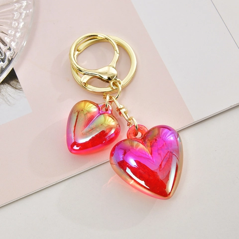 Porte-clés Double Cœur Irisé en Acrylique Pendentif de Sac Cœur Dégradé Créatif Clip en Alliage d'Or Décoration de Porte-clés de Voiture