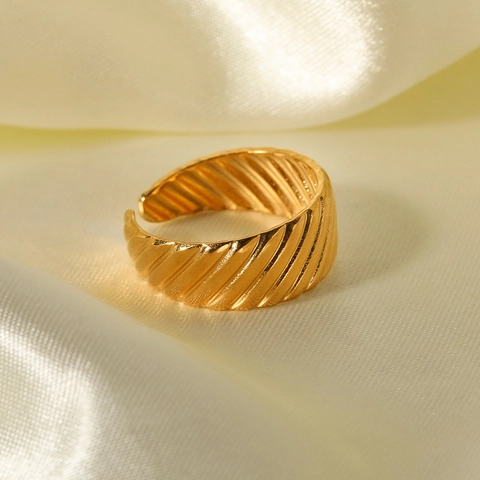 Croissant Open Ring 18K Gold Plated Stainless Steel Ribbed Twist Adjustable Band Jewelry For Women Retro Style