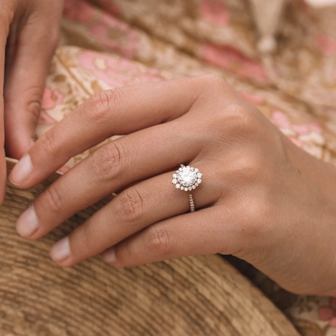 Copper Round Cut Zirconia Halo Engagement Ring For Women White Rose Gold Plated Bridal Wedding Band Fashion Jewelry