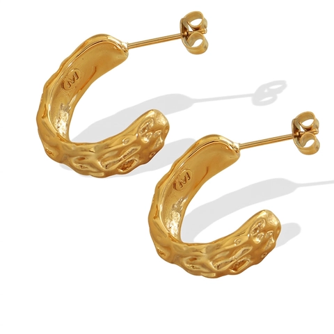 Pendientes De Aro En Forma De C Retro Acero De Titanio Chapado En Oro De 18K Textura De Lava Martillada Elegante Para Mujer