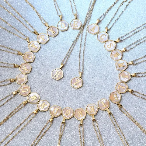 Minimalistische Zeshoekige Initialen Hanger Ketting 18K Verguld Roestvrij Staal Wit Kunstparelmoer Voor Dames