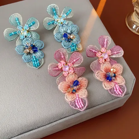 Handgemaakte Gebreide Bloemen Oorbellen Met Zilveren Oorsteker Kralen Strass Vakantiestijl Zoete Florale Sieraden Voor Dames