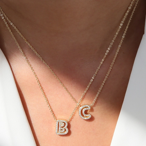 Collana con Ciondolo a Lettera Iniziale in Ottone Placcato Oro 18K per Donna Gioielli Personalizzati con Zirconia Intarsiata