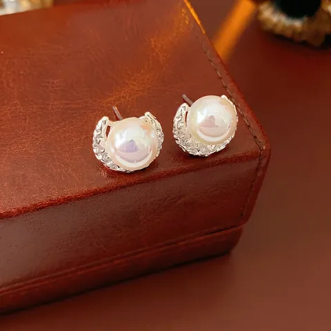Boucles D'oreilles Puces En Künstliche Perles Fantaisie Irisées Avec Tige En Argent Croissant De Lune Alliage Style Vintage Français