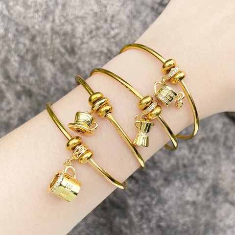 Brazalete De Cobre Chapado En Oro De 18K Colgante De Taza De Café Moka Pot Con Zirconia Joyería De Moda Para Mujeres