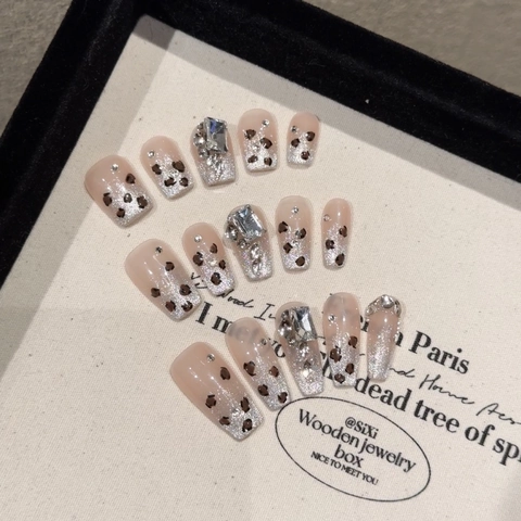 Handgefertigt Lange Sargform Künstliche Fingernägel Leopardenmuster Katzenauge Silber Glitzer Strass Luxus Nude Rosa Wiederverwendbare Nägel Damen