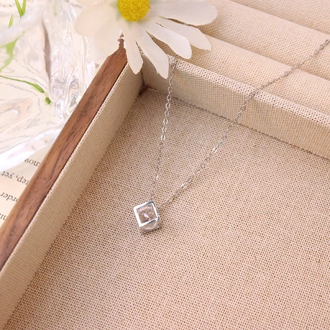 Titanium Staal Cubic Zirkonia Geometrische Hanger Ketting Hol Vierkant Sieraden Voor Vrouwen Elegant Stijlvol