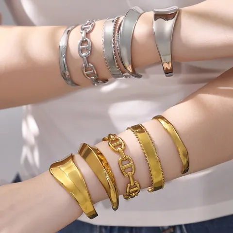 Brazalete Abierto De Acero Inoxidable Pulido Minimalista Chapado En Oro De 18K Joyería De Moda Geométrica Para Mujer