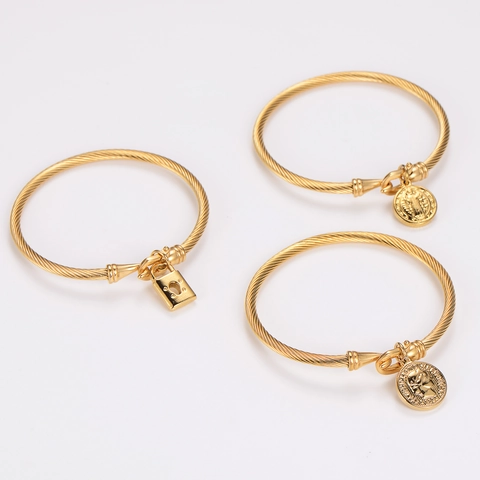 Bracciale Rigido da Donna Vintage in Acciaio Inossidabile 304 Cavo Intrecciato Placcato Oro Moneta San Benedetto Cuore Lucchetto