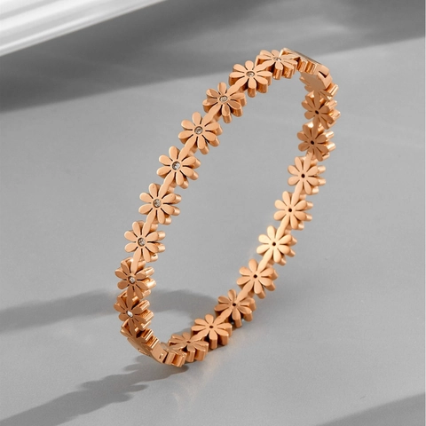 Daisy Flower Bangle Bracelet Stainless Steel Inlaid Zirconia Elegant Floral Jewelry For Women Commuting Style