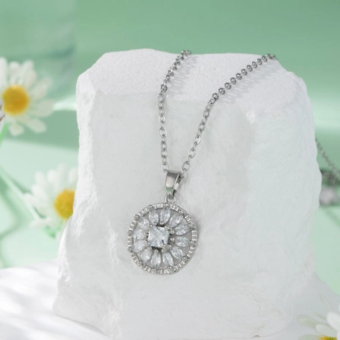 Runde Blume Anhänger Halskette Schlicht Elegant Titanstahl Kupfer Mikroverlegter Zirkon Kristall Schmuck Für Frauen